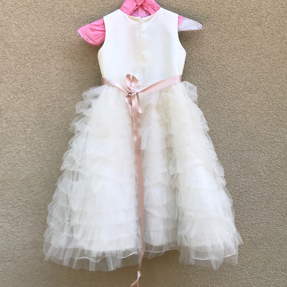 Beautiful girl’s gown - Picture 5 of 6